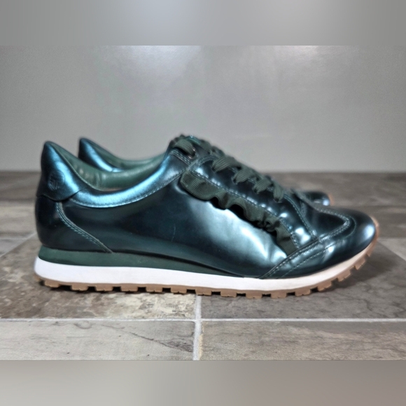 TORY BURCH SPORT RUFFLE GREEN METALLIC LEATHER SNEAKERS. - Picture 2 of 11